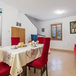 2 Bedroom Gorgeous In Casa vacanze