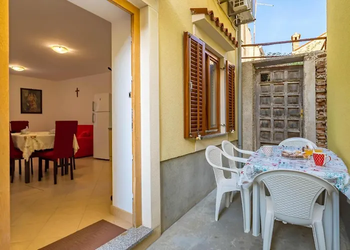 Dom wakacyjny 2 Bedroom Gorgeous In Susak