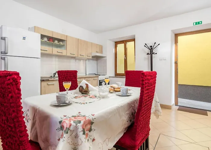 Dom wakacyjny 2 Bedroom Gorgeous In Susak