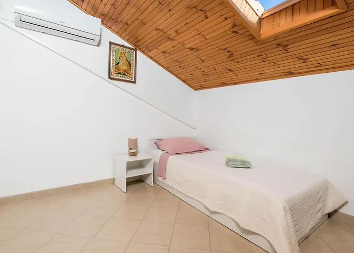 2 Bedroom Gorgeous In Susak