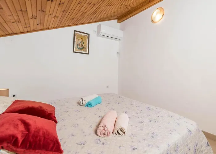 Dom wakacyjny 2 Bedroom Gorgeous In Susak