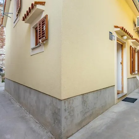 Prázdninový dům 2 Bedroom Gorgeous In Susak