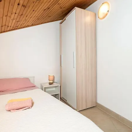 Vikendica Gorgeous Home In Susak With Wifi